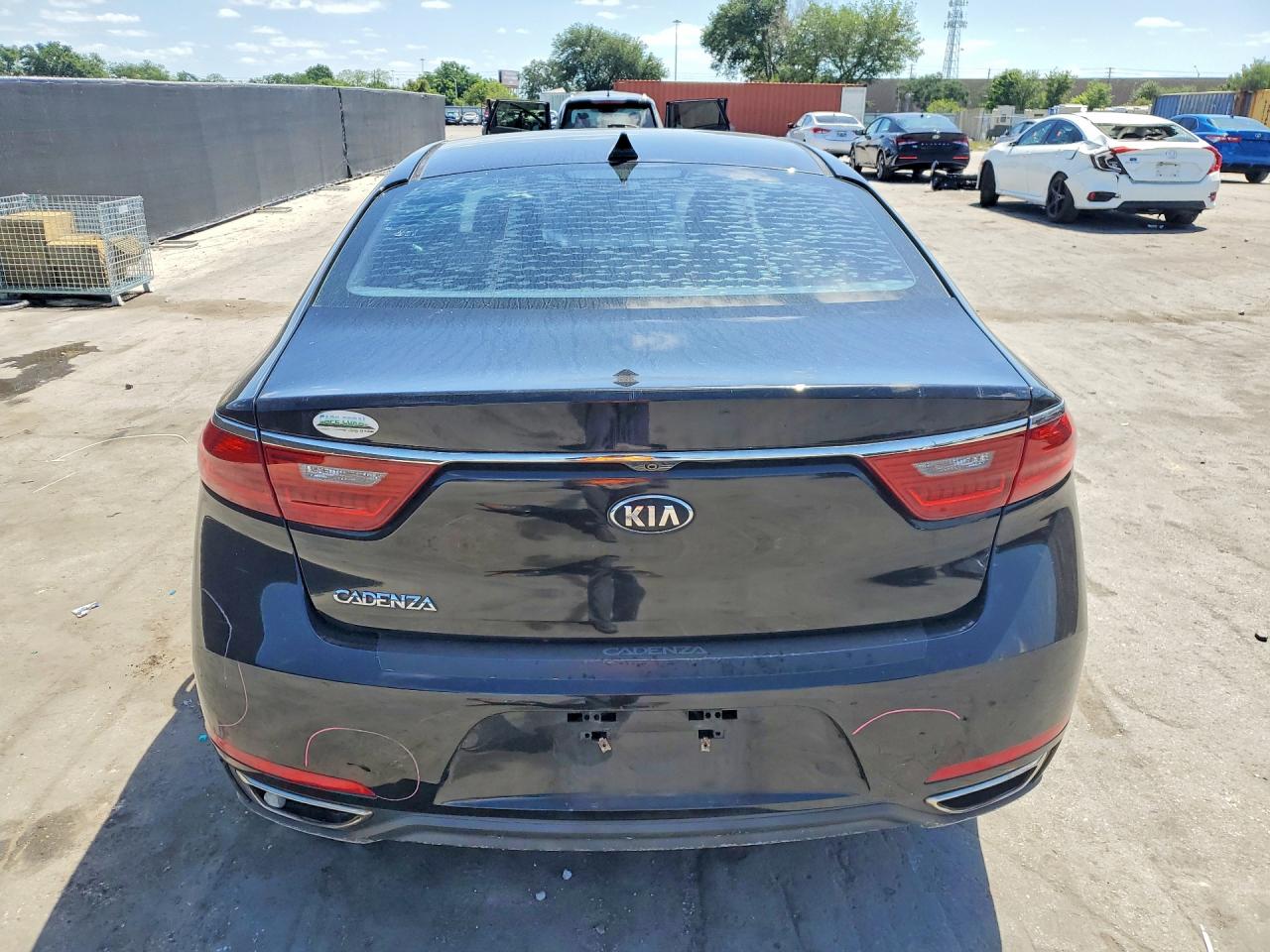 2017 KIA CADENZA PREMIUM photo 6