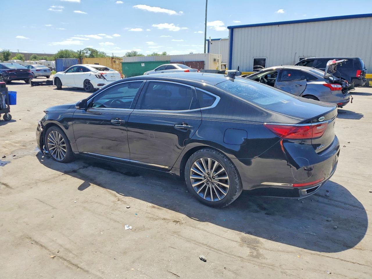 2017 KIA CADENZA PREMIUM photo 2