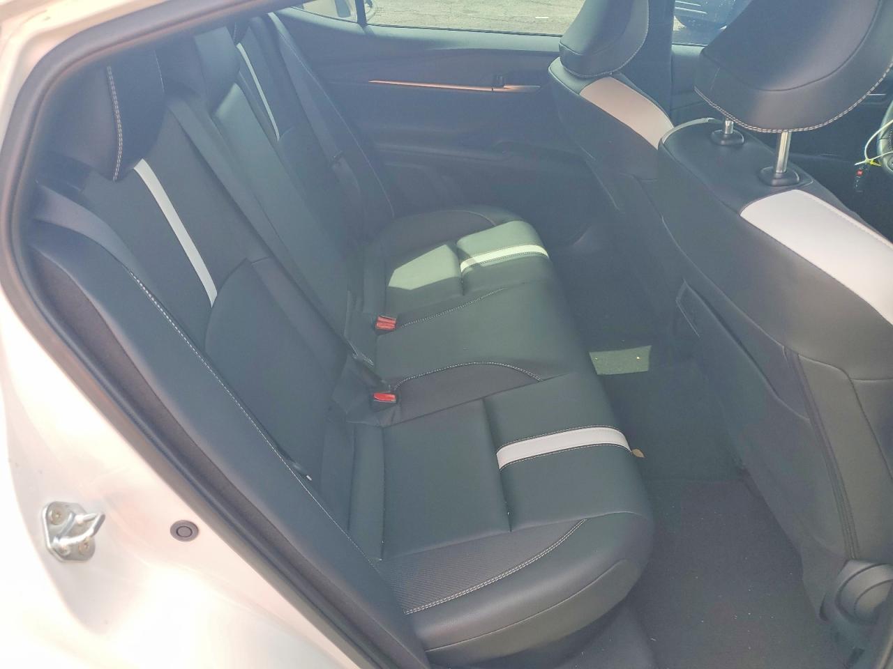 2025 TOYOTA CAMRY SE photo 28