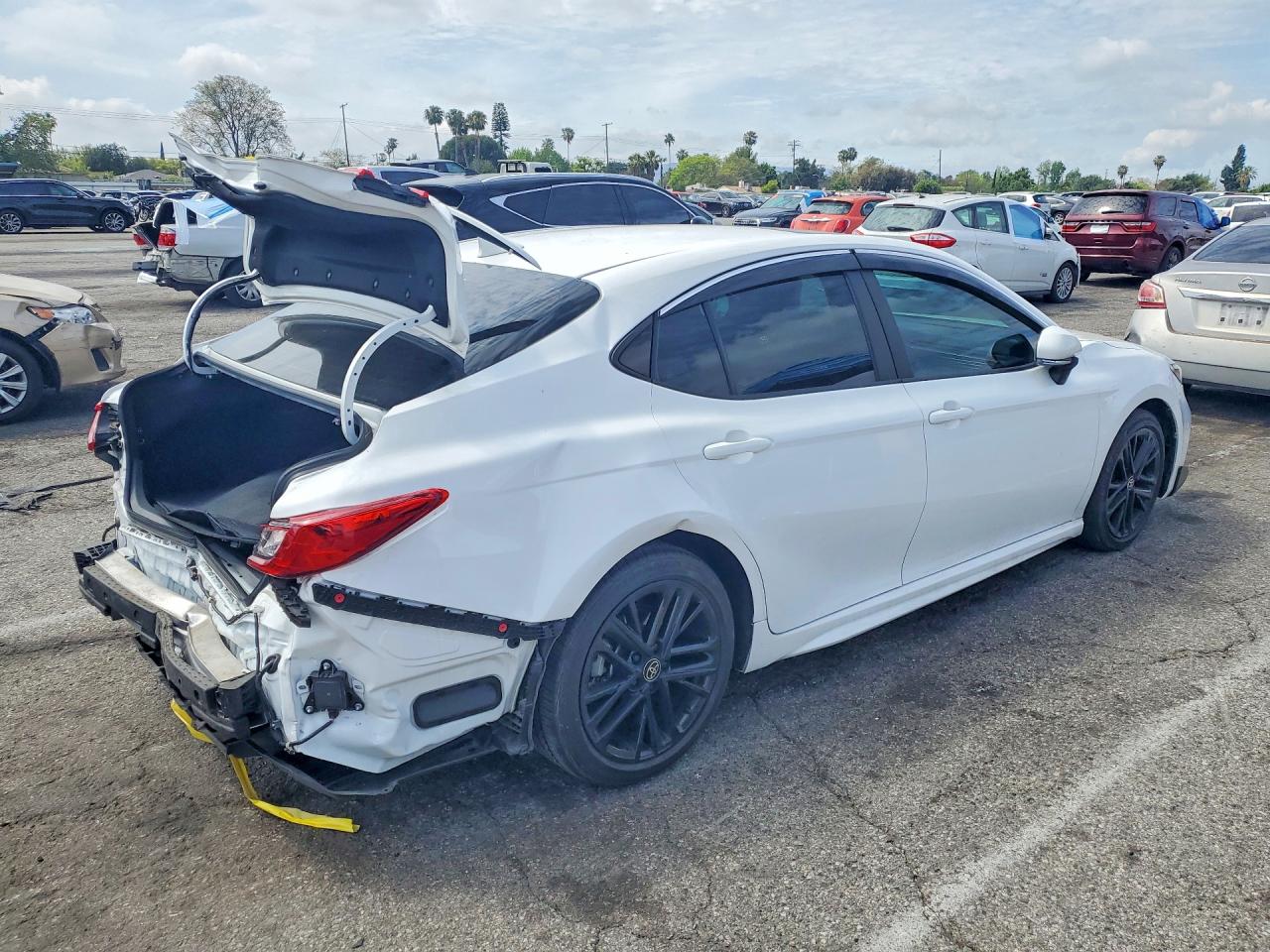 2025 TOYOTA CAMRY SE photo 7