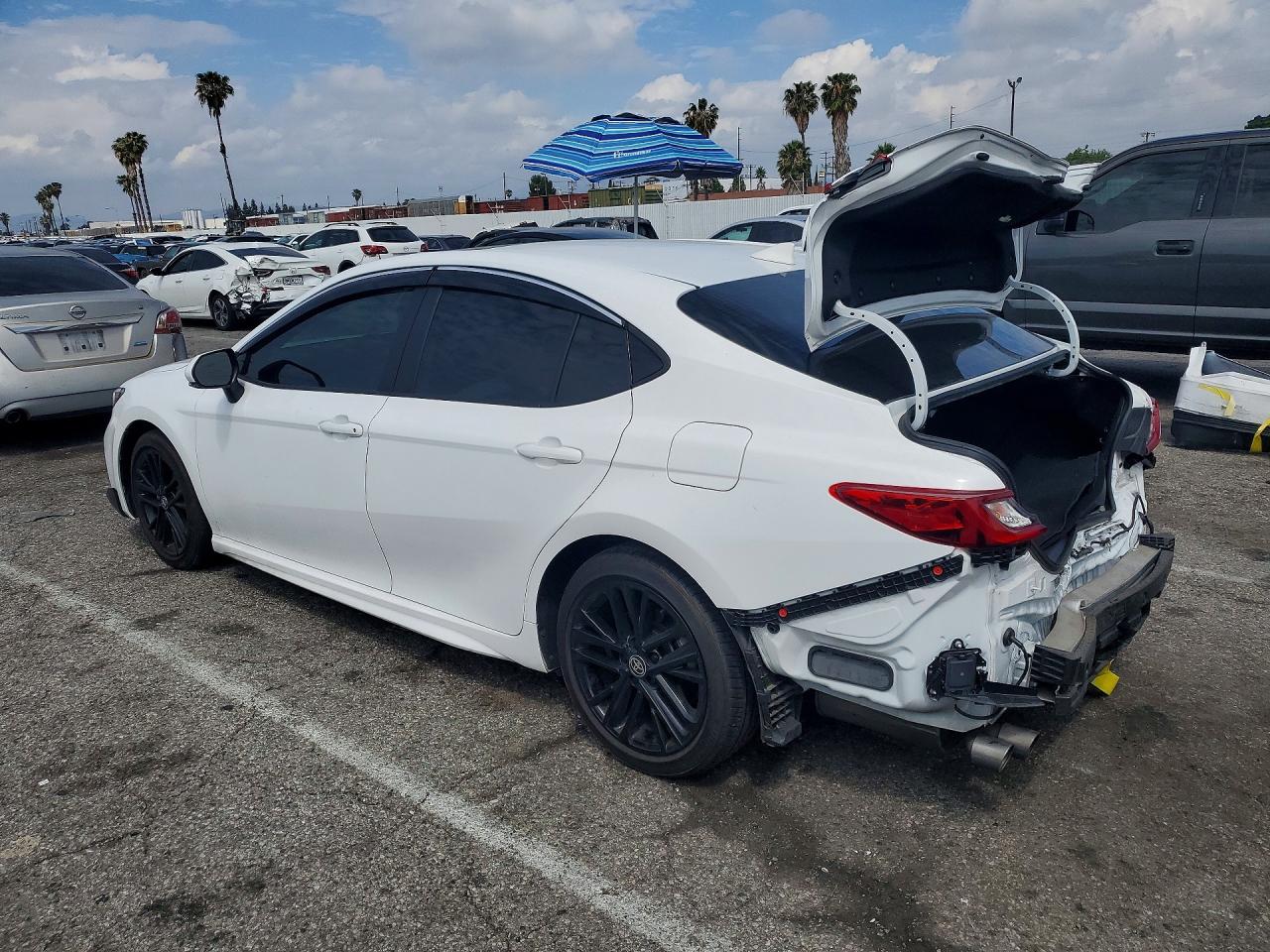 2025 TOYOTA CAMRY SE photo 4