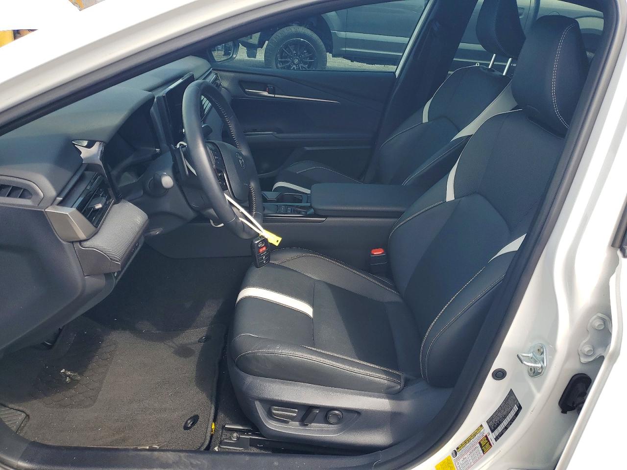 2025 TOYOTA CAMRY SE photo 19
