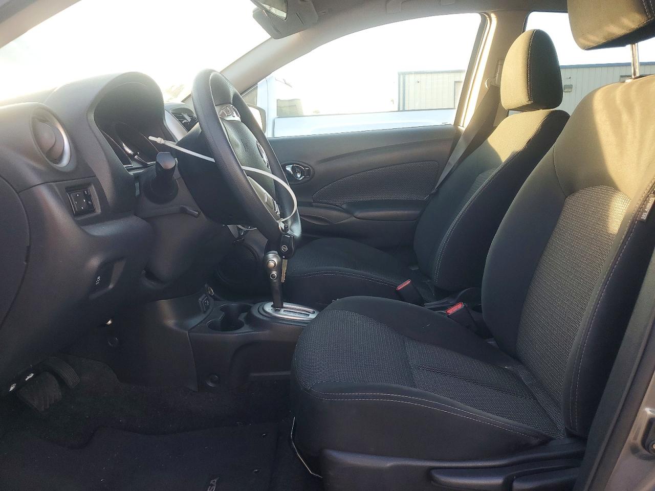 2019 NISSAN VERSA SV photo 19