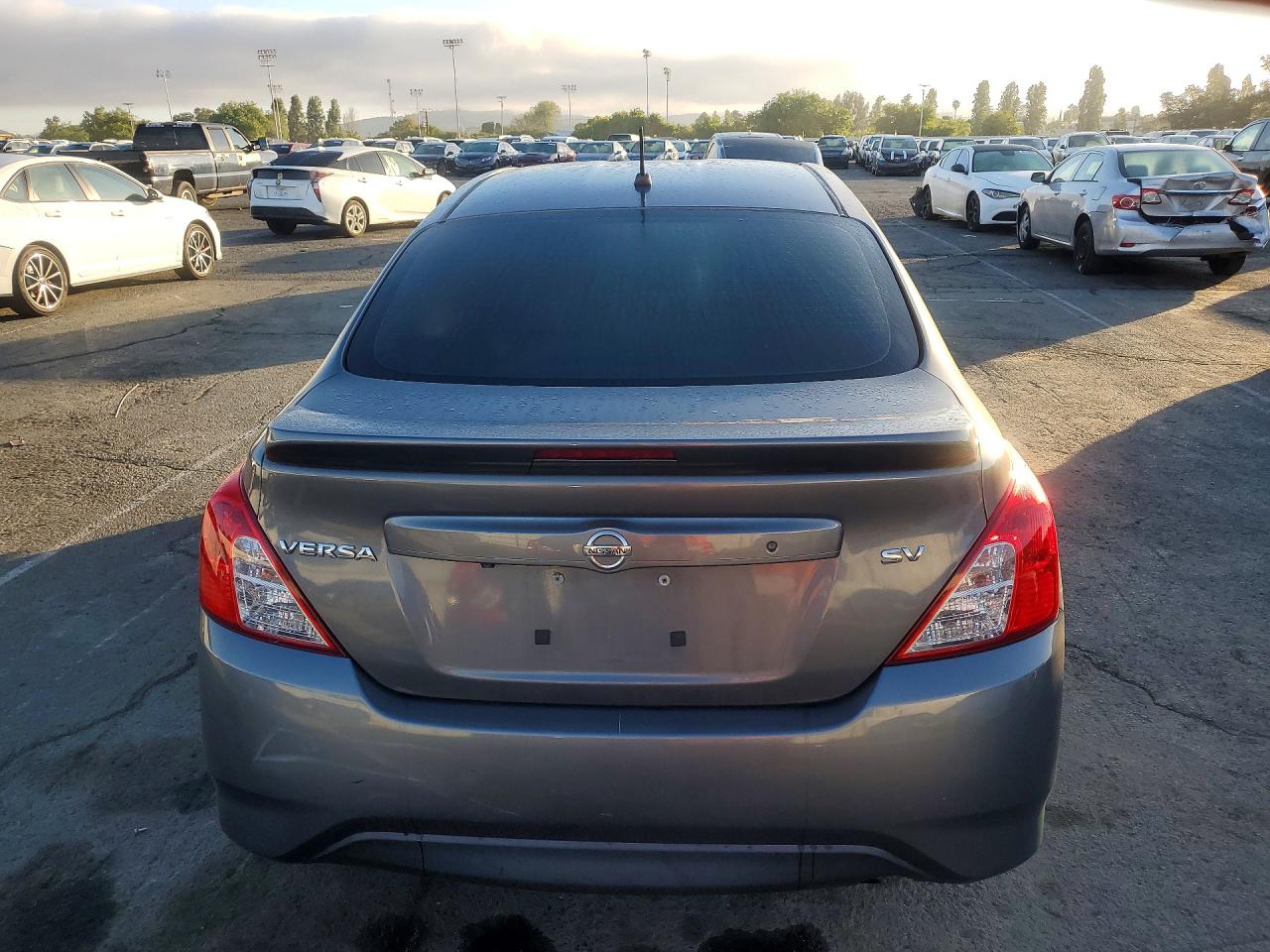 2019 NISSAN VERSA SV photo 16