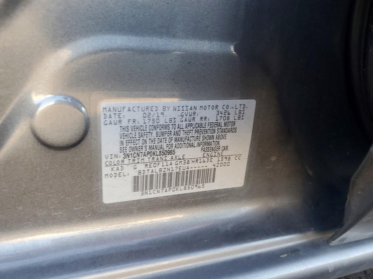 2019 NISSAN VERSA SV photo 34