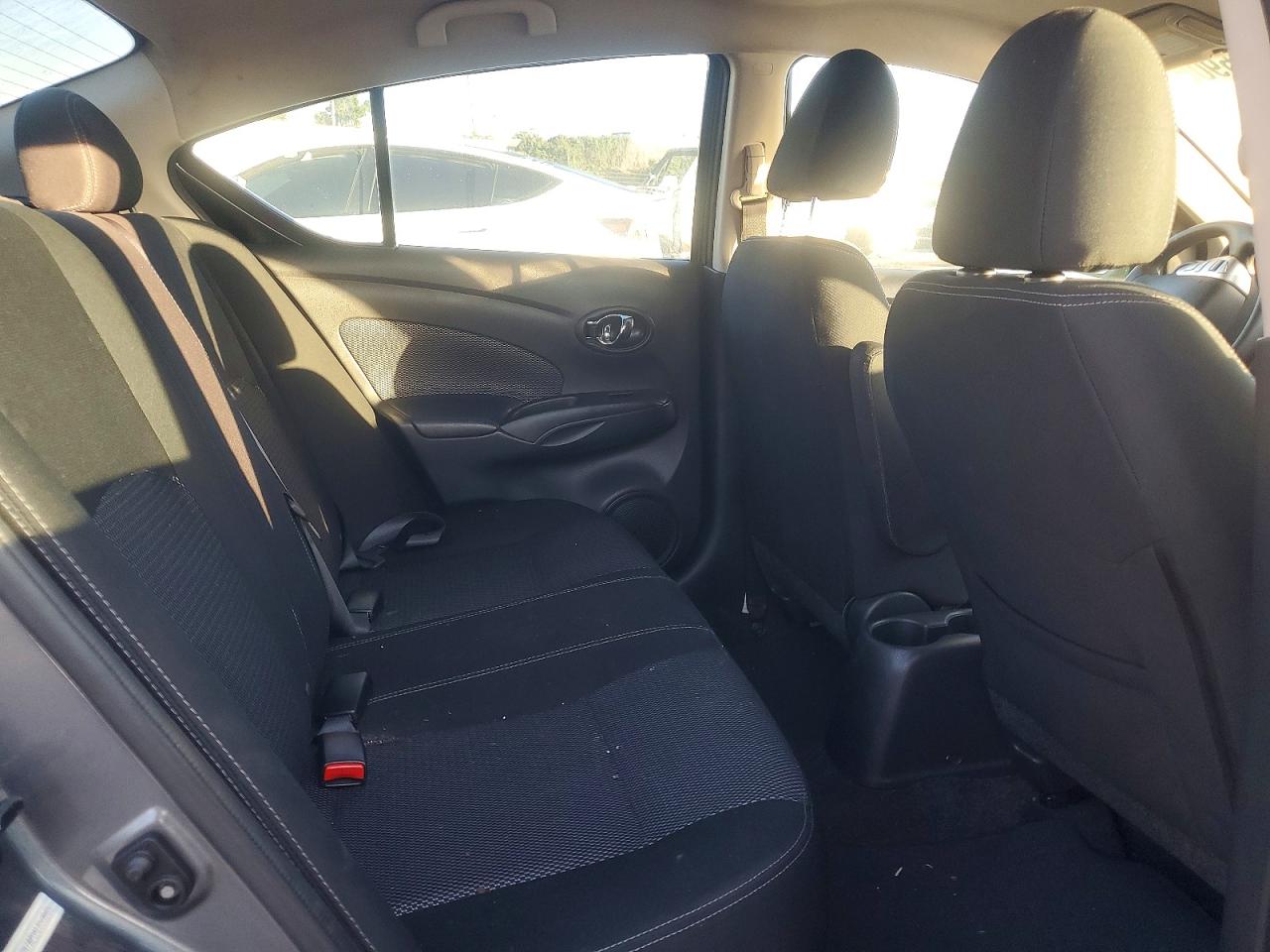 2019 NISSAN VERSA SV photo 28