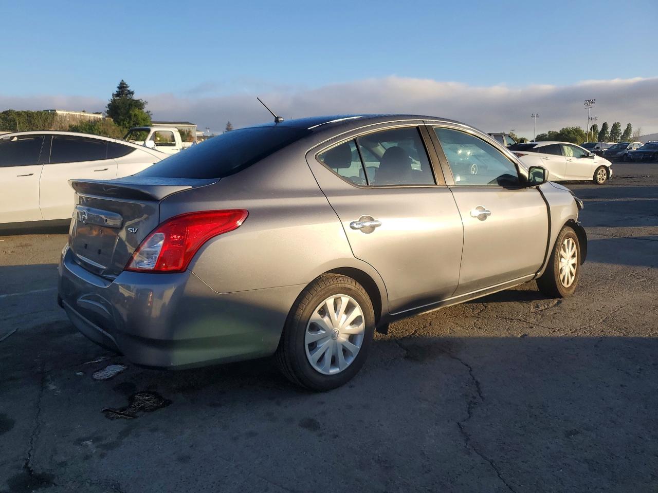 2019 NISSAN VERSA SV photo 7