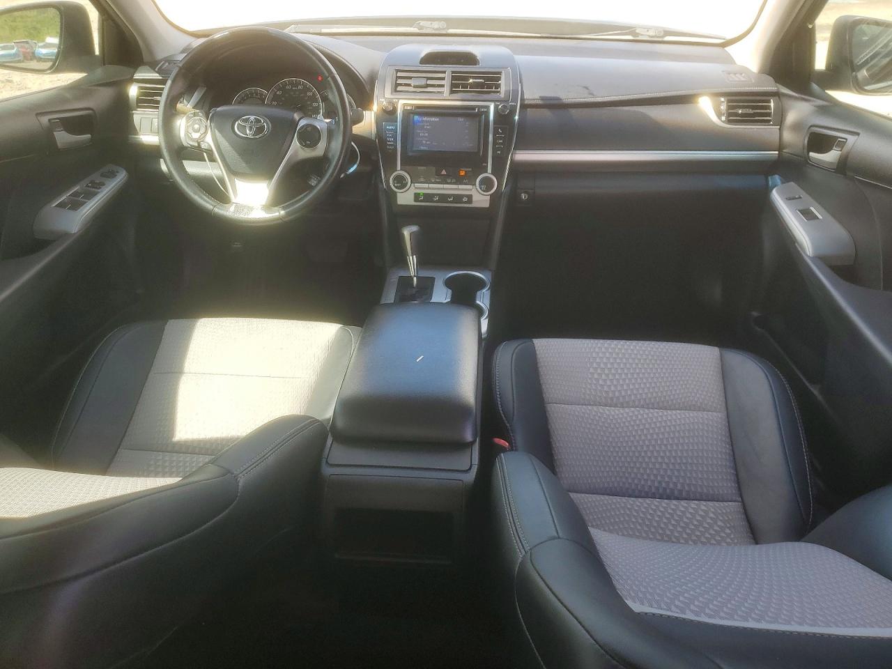 2013 TOYOTA CAMRY SE photo 22