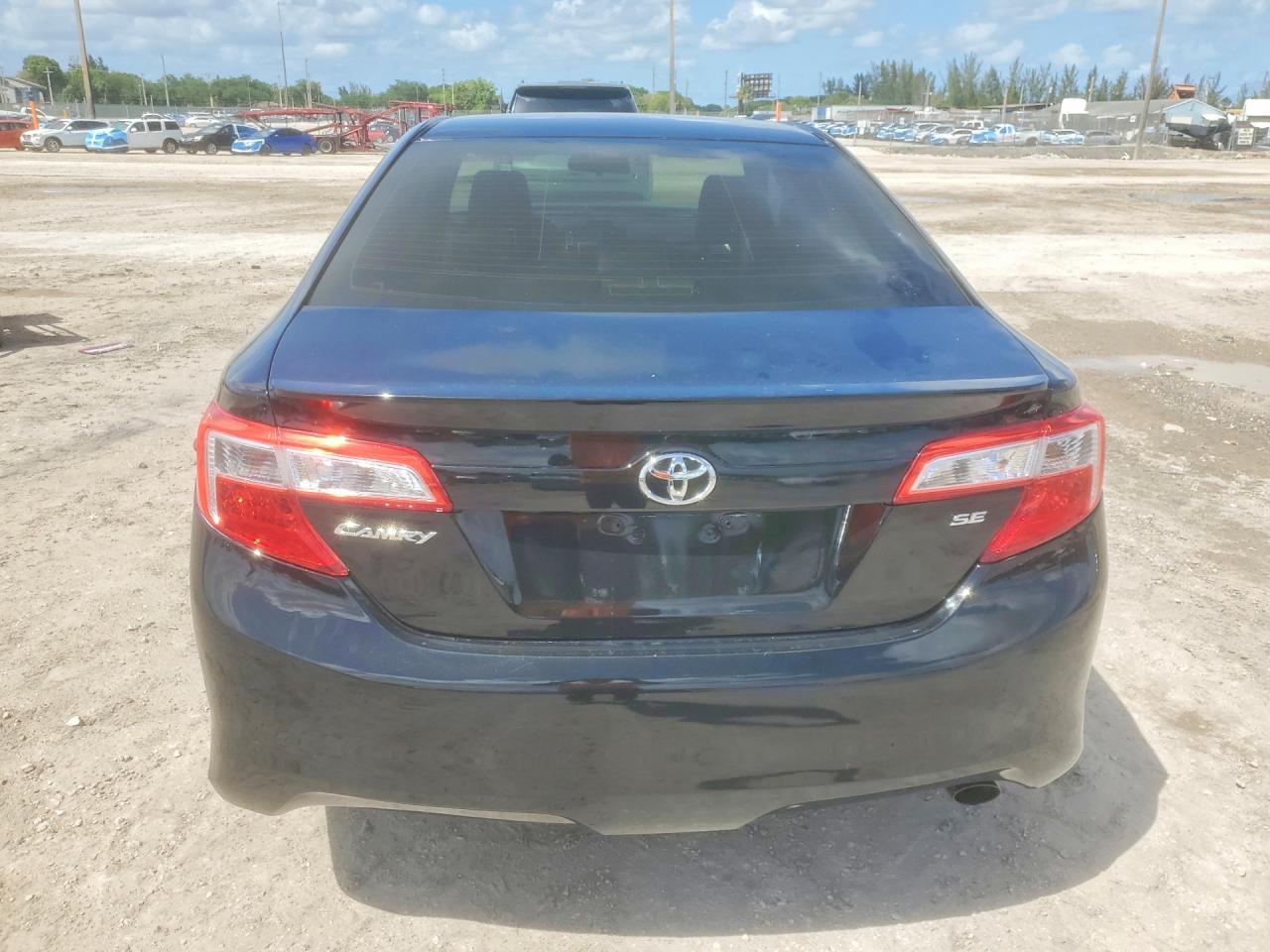 2013 TOYOTA CAMRY SE photo 16