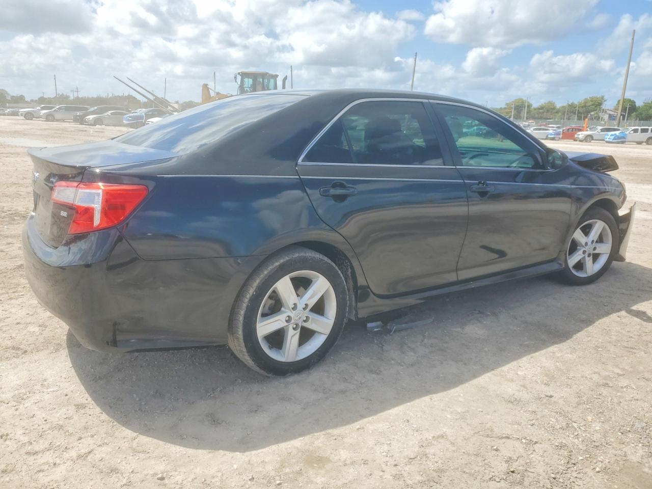 2013 TOYOTA CAMRY SE photo 7