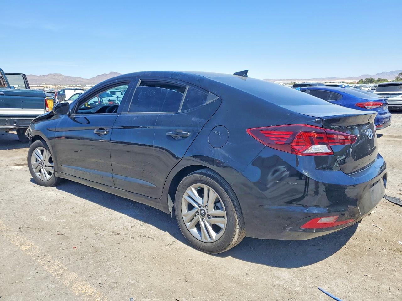 2020 HYUNDAI ELANTRA SEL photo 2