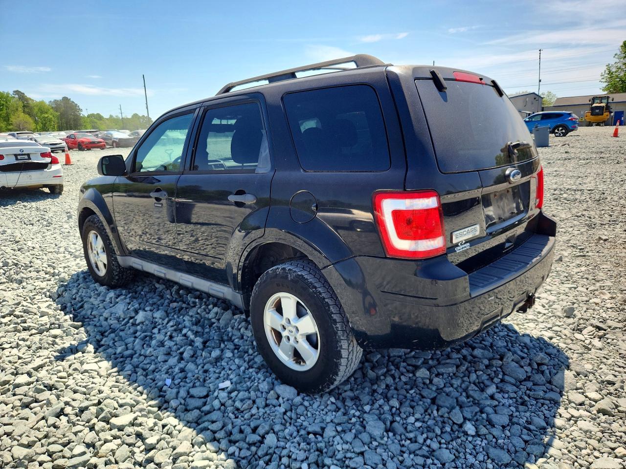 2010 FORD ESCAPE XLT photo 3