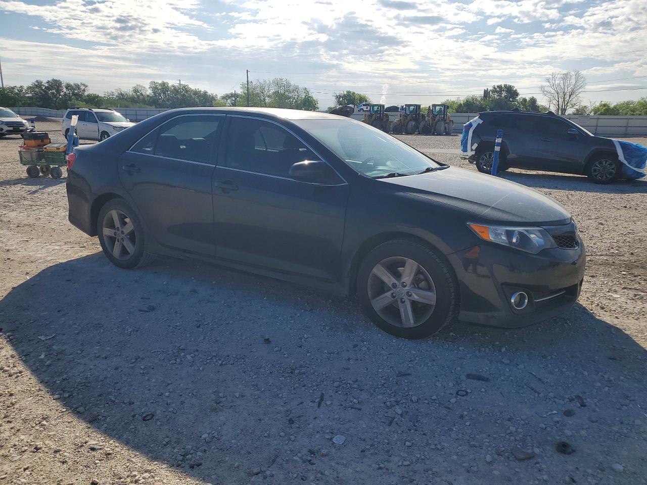 2012 TOYOTA CAMRY SE photo 10
