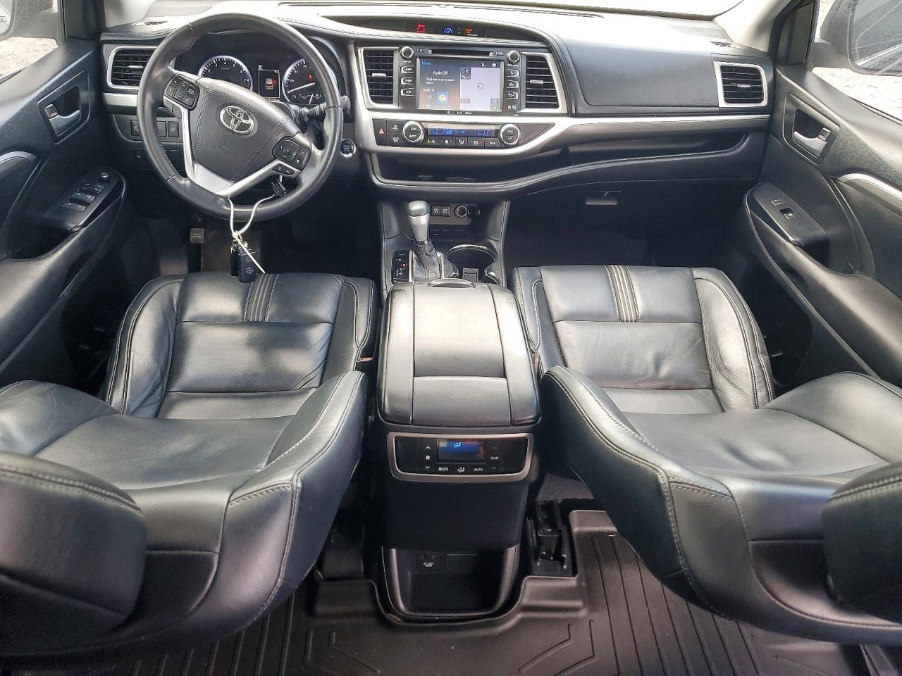 2017 TOYOTA HIGHLANDER SE photo 15