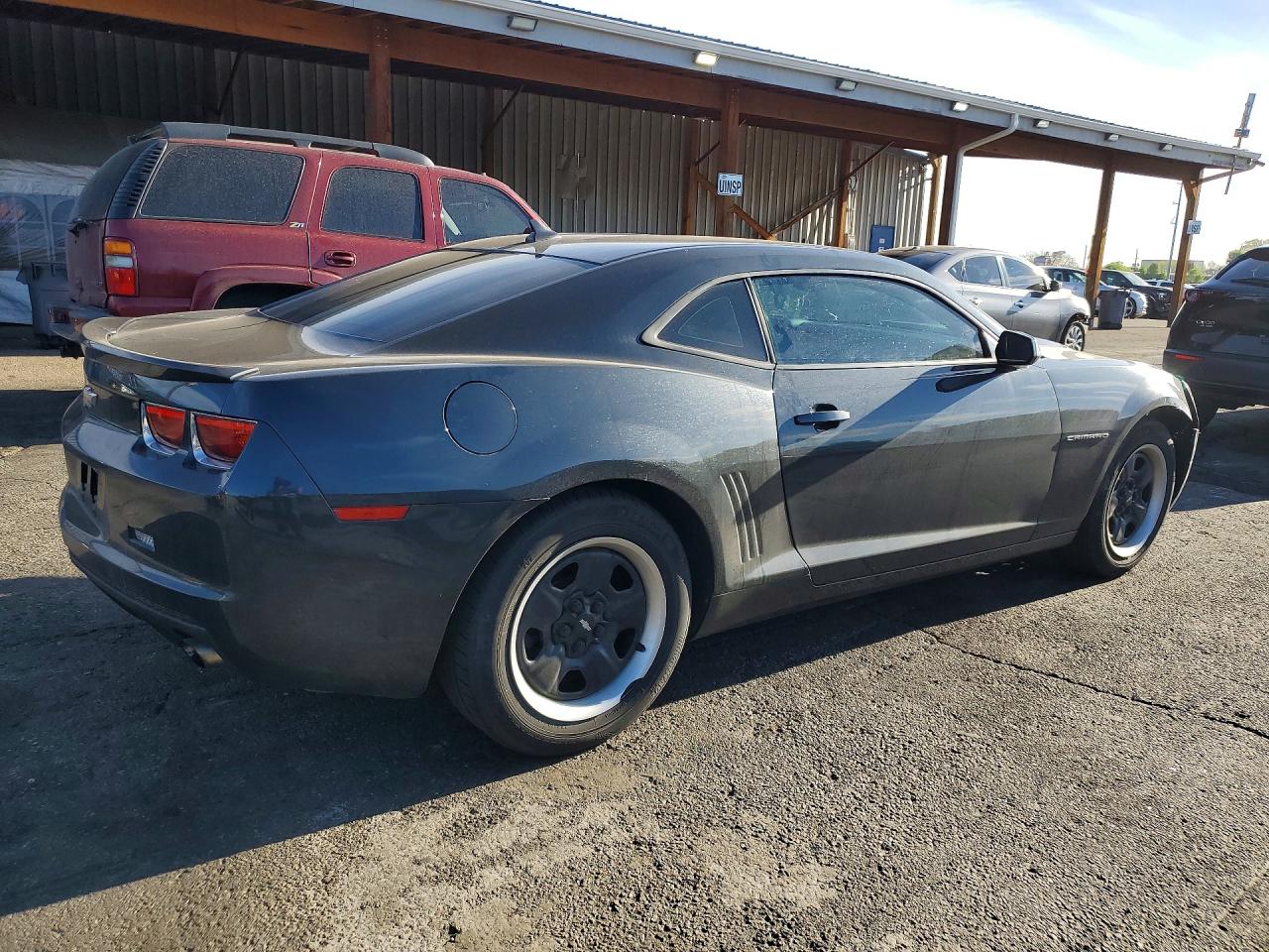 2013 CHEVROLET CAMARO LS photo 3
