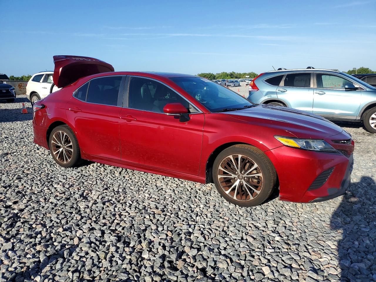 2018 TOYOTA CAMRY SE photo 10