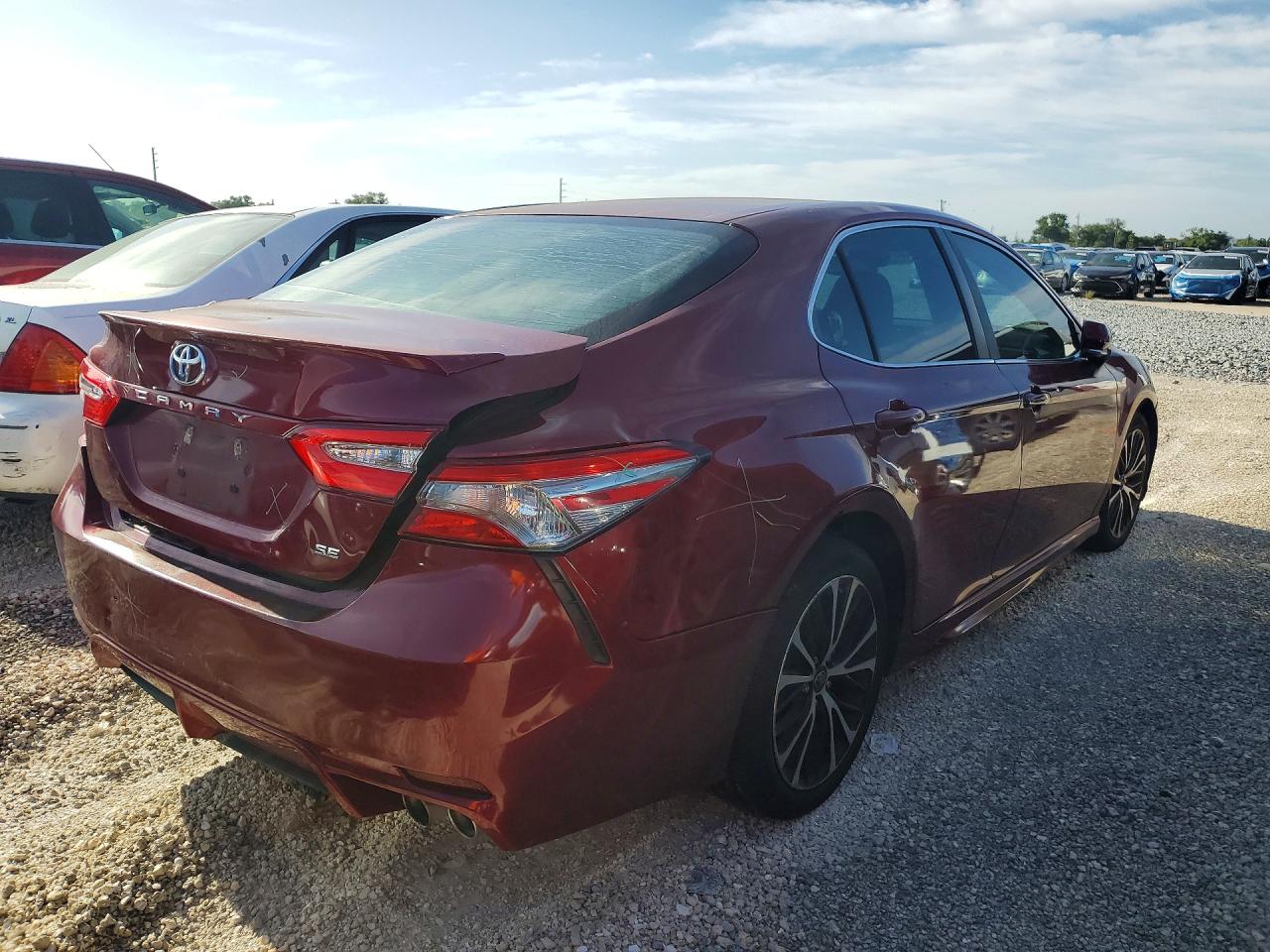 2018 TOYOTA CAMRY SE photo 7