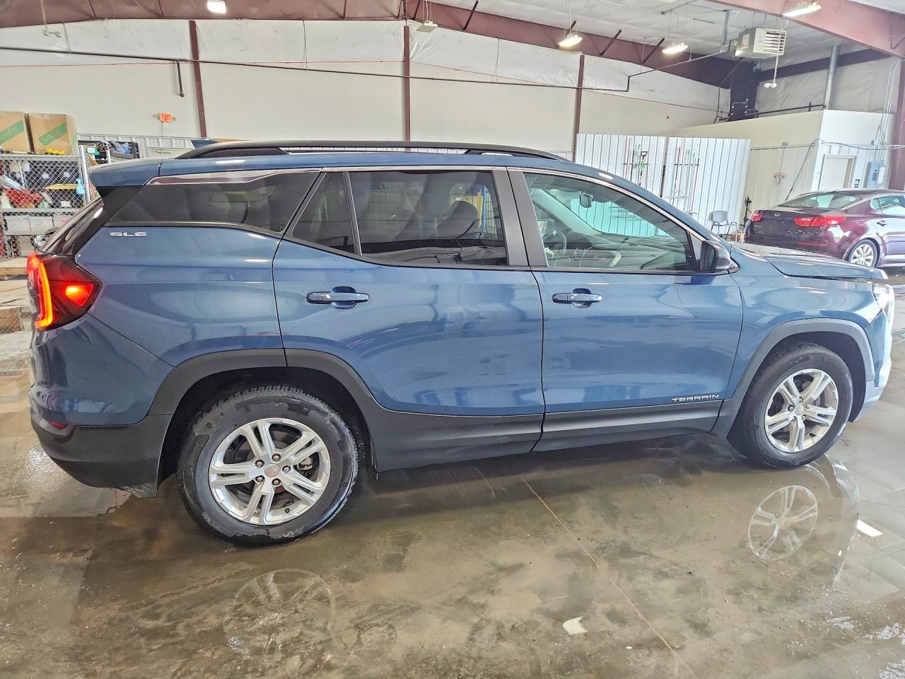2024 GMC TERRAIN SLE photo 7