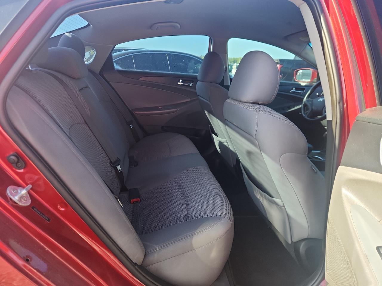 2014 HYUNDAI SONATA GLS photo 28