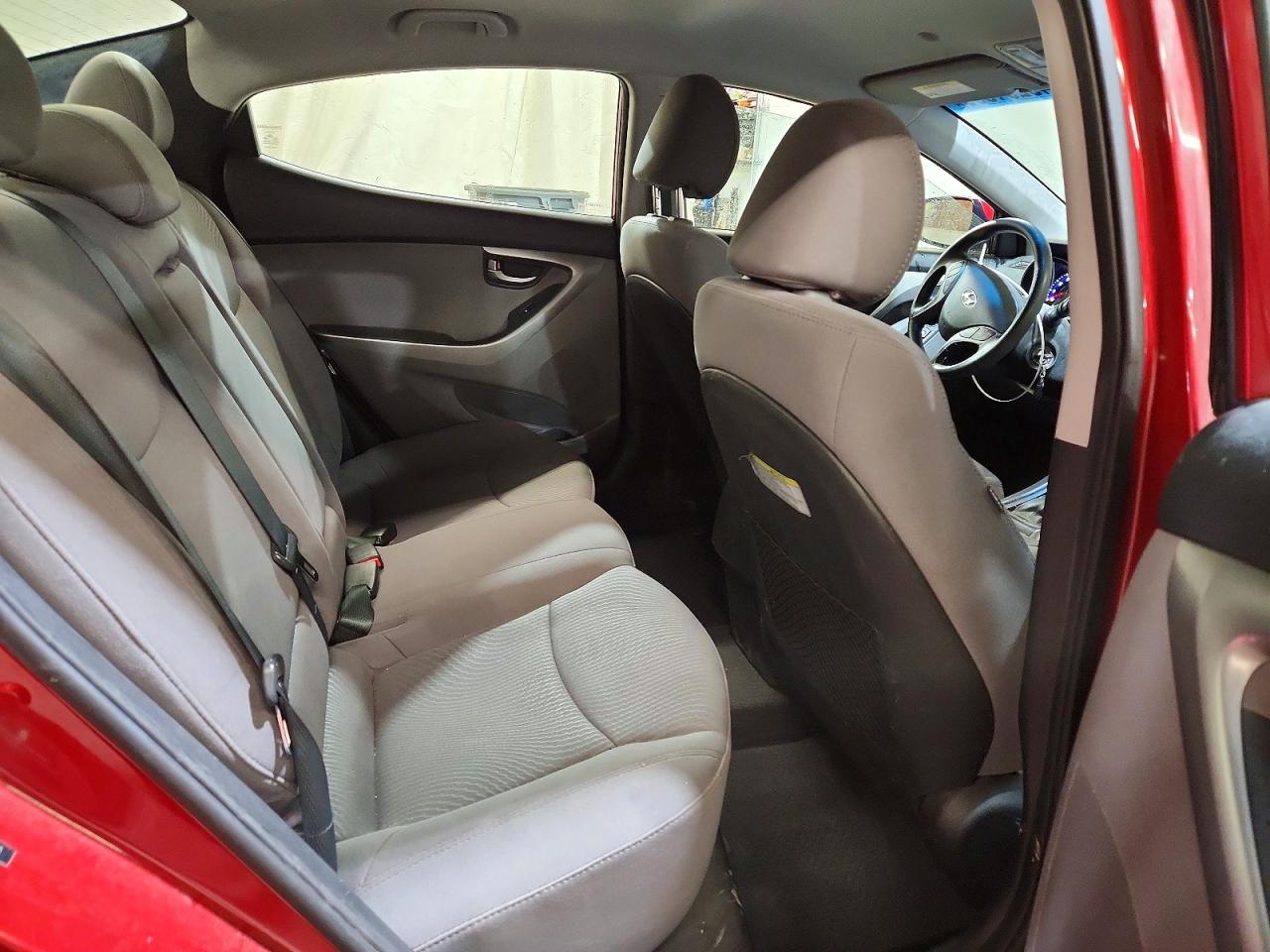 2016 HYUNDAI ELANTRA SE photo 19