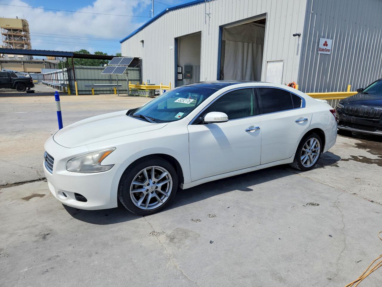2010 NISSAN MAXIMA
