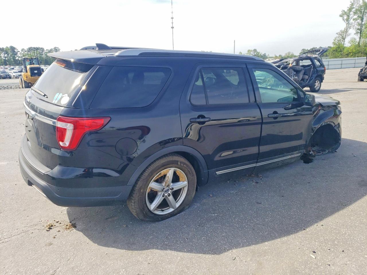 2019 FORD EXPLORER XLT photo 5