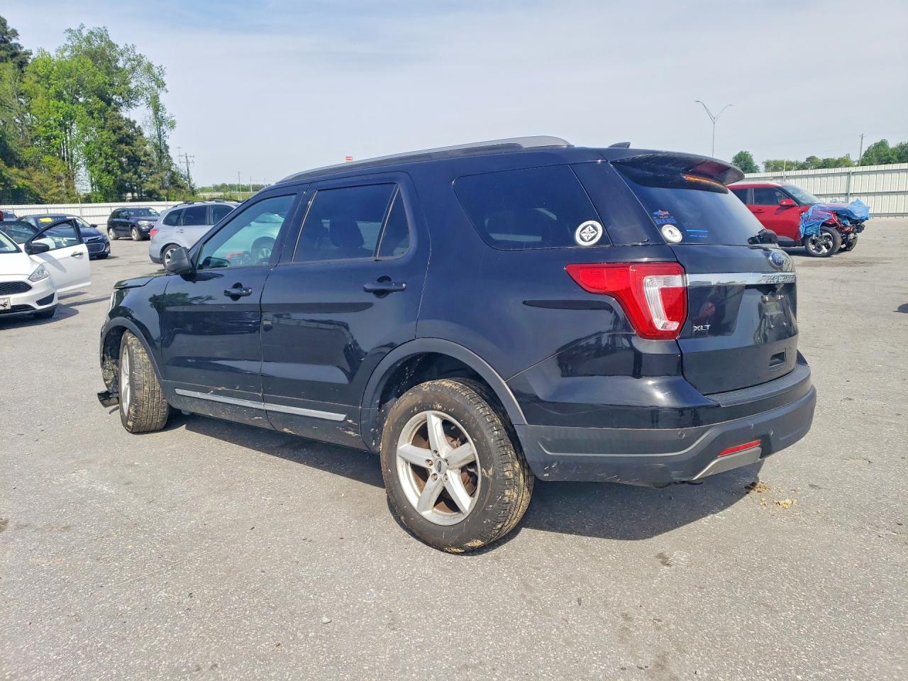 2019 FORD EXPLORER XLT photo 3