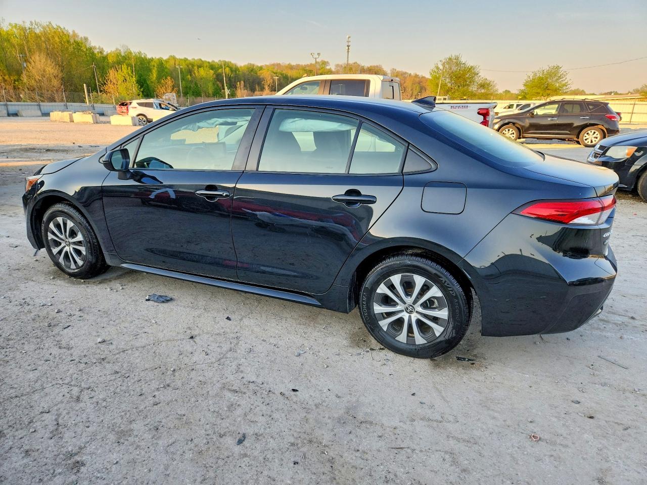 2022 TOYOTA COROLLA LE photo 2
