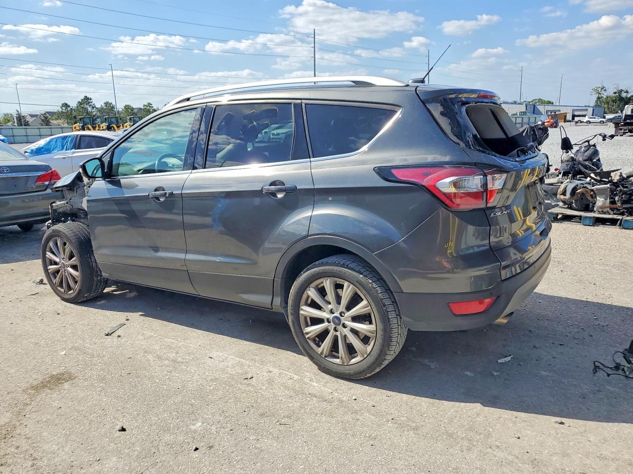 2017 FORD ESCAPE TITANIUM photo 3