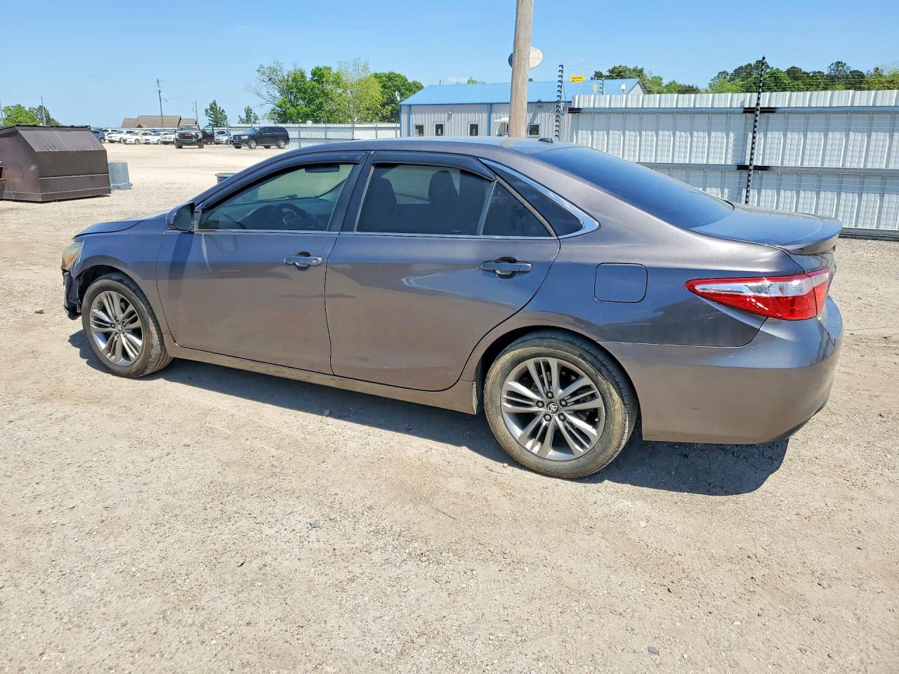 2016 TOYOTA CAMRY SE photo 4