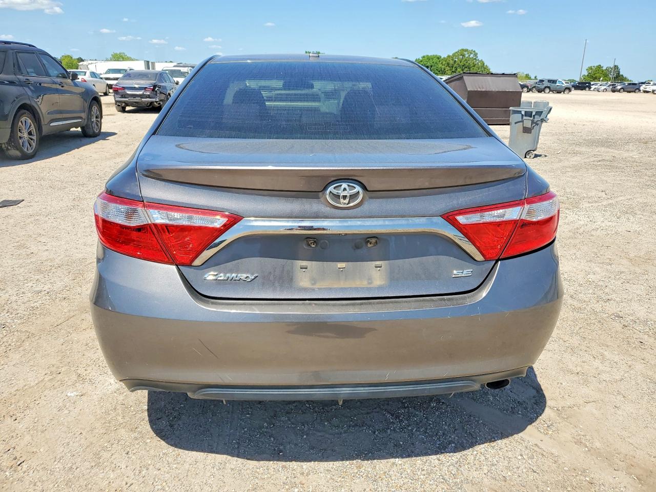 2016 TOYOTA CAMRY SE photo 16