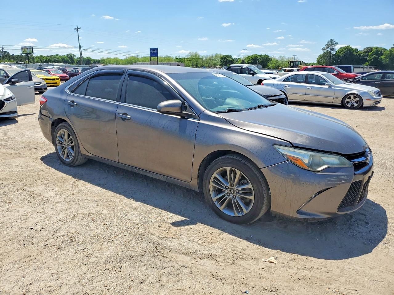 2016 TOYOTA CAMRY SE photo 10