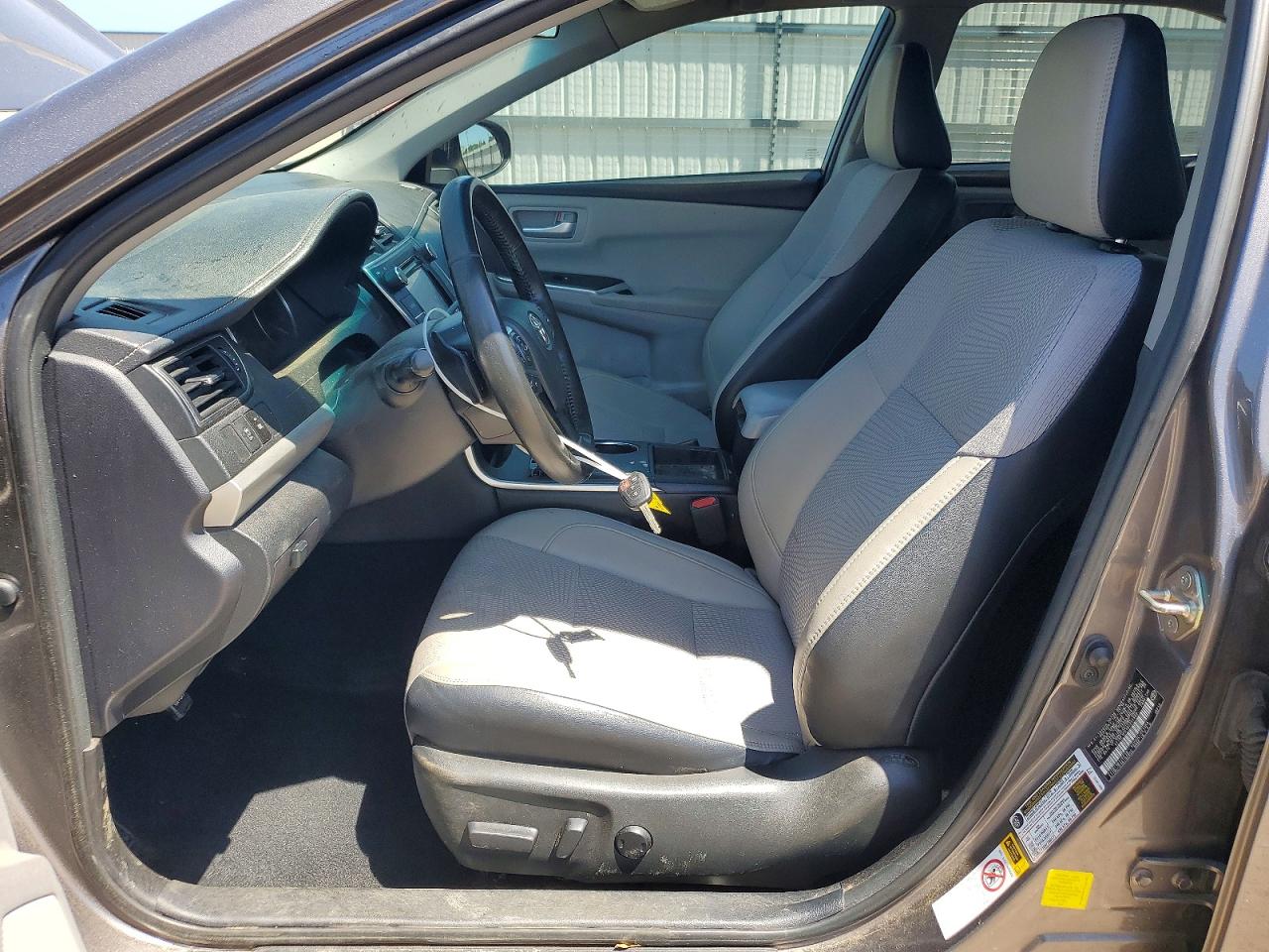 2016 TOYOTA CAMRY SE photo 19