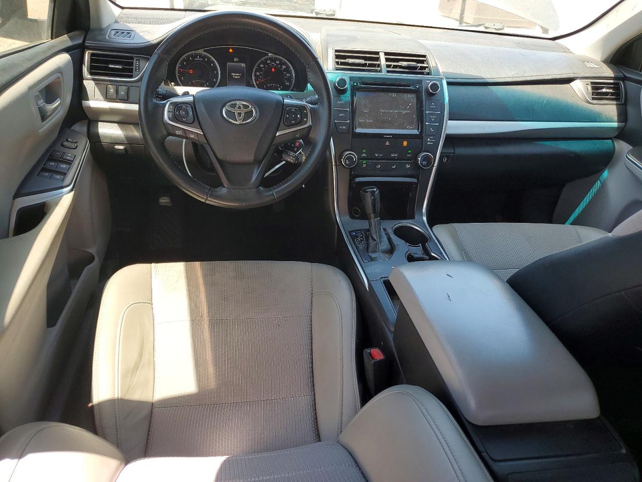 2016 TOYOTA CAMRY SE photo 22