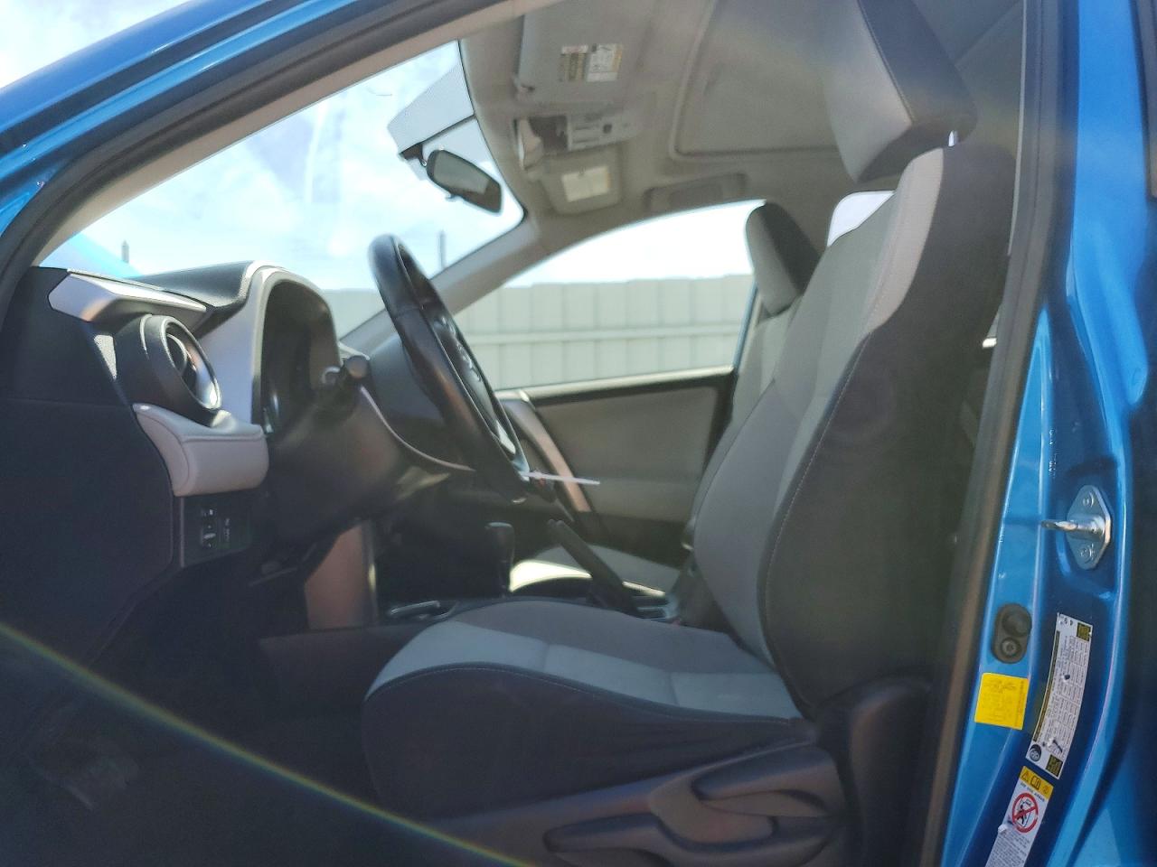 2016 TOYOTA RAV4 XLE photo 19