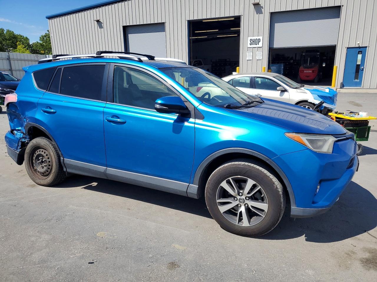 2016 TOYOTA RAV4 XLE photo 10