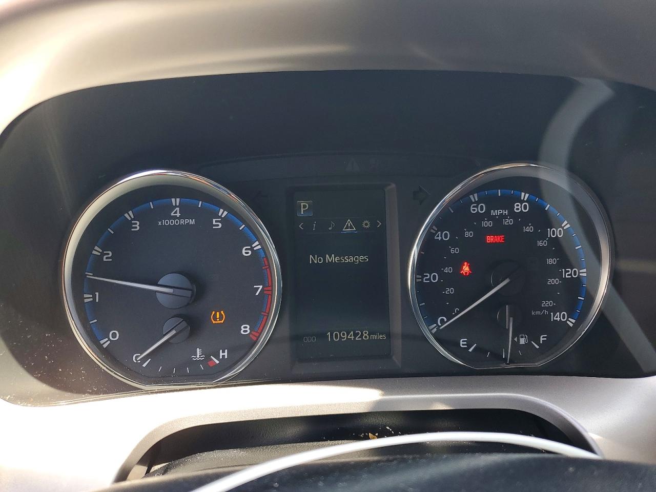 2016 TOYOTA RAV4 XLE photo 25