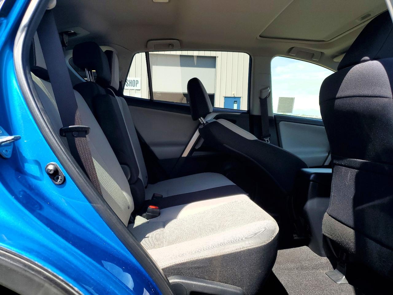 2016 TOYOTA RAV4 XLE photo 31
