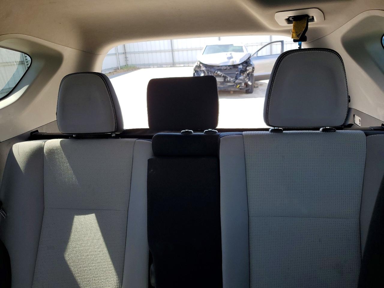 2016 TOYOTA RAV4 XLE photo 28