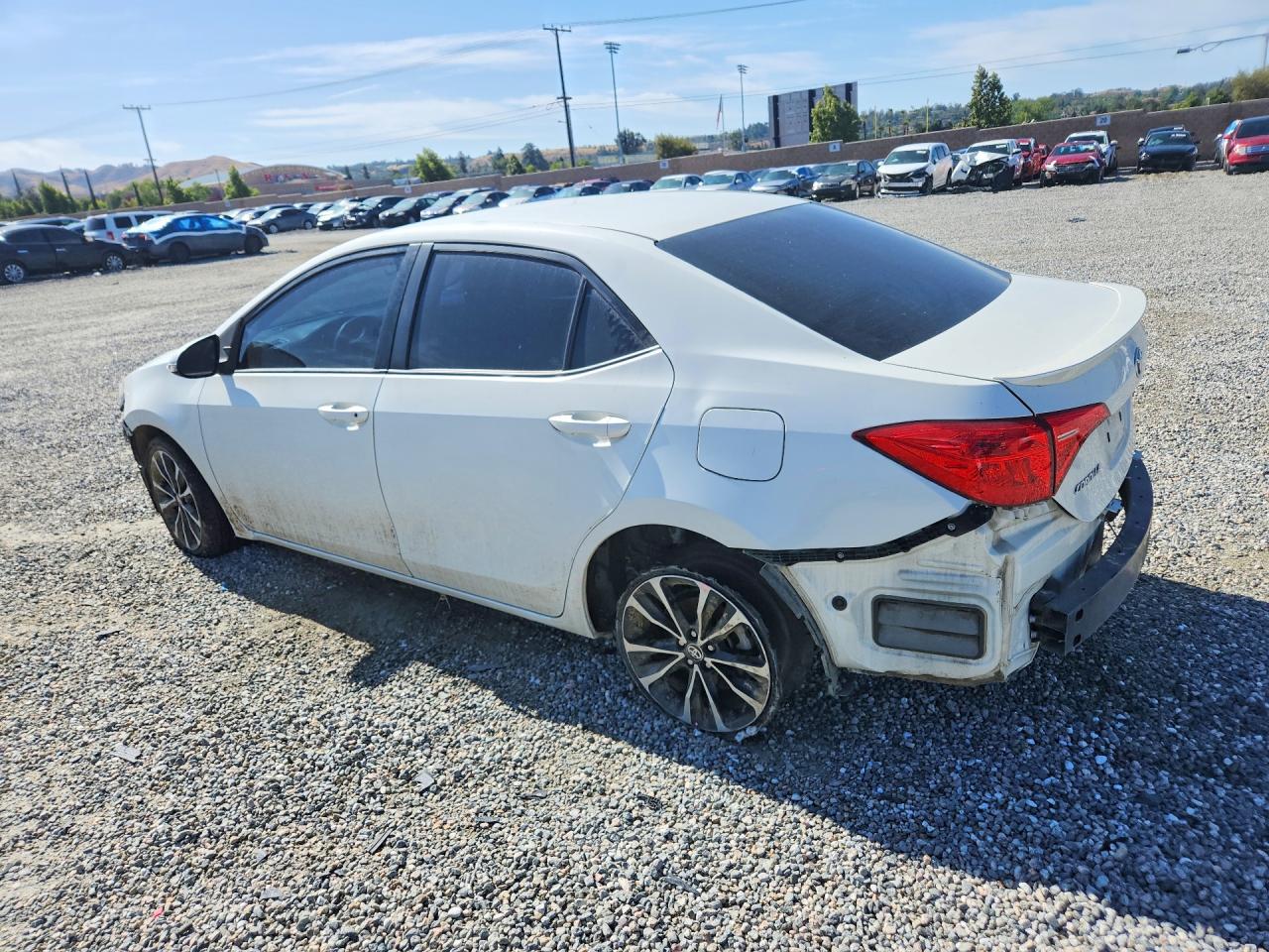 2018 TOYOTA COROLLA L photo 4