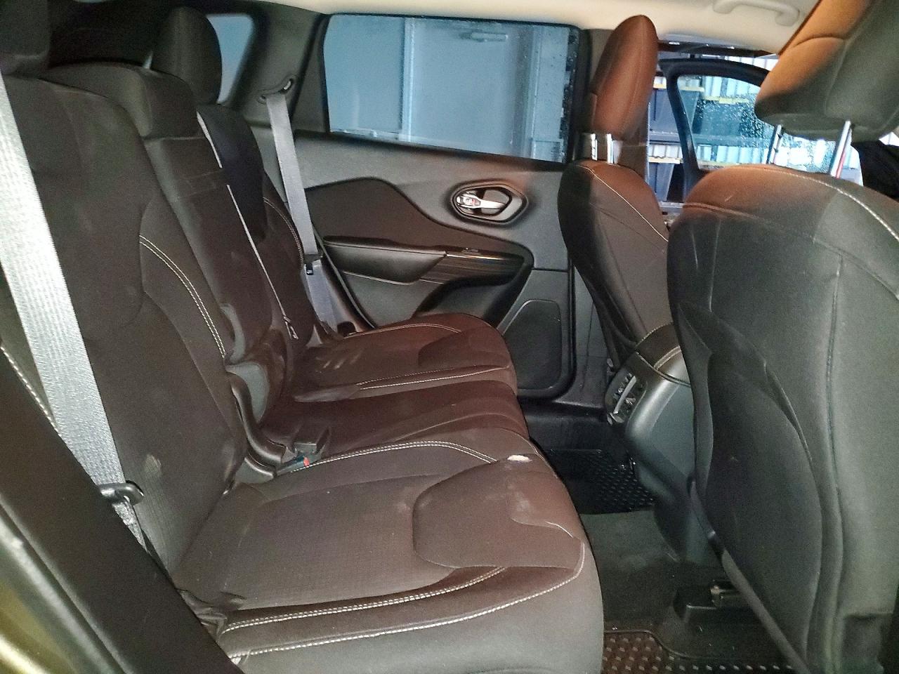 2016 JEEP CHEROKEE LATITUDE photo 21