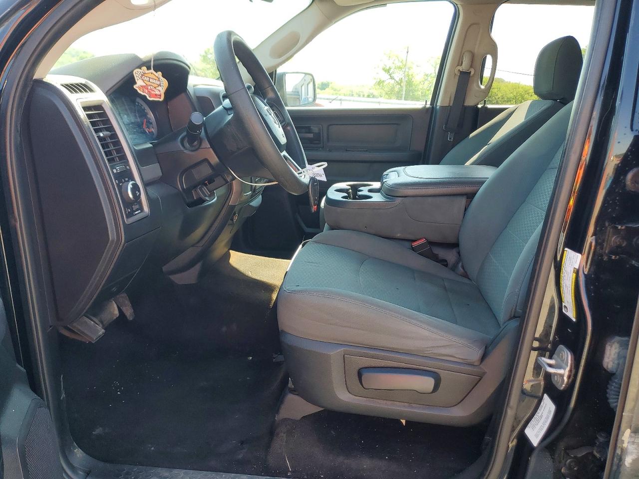 2014 RAM 1500 ST photo 13