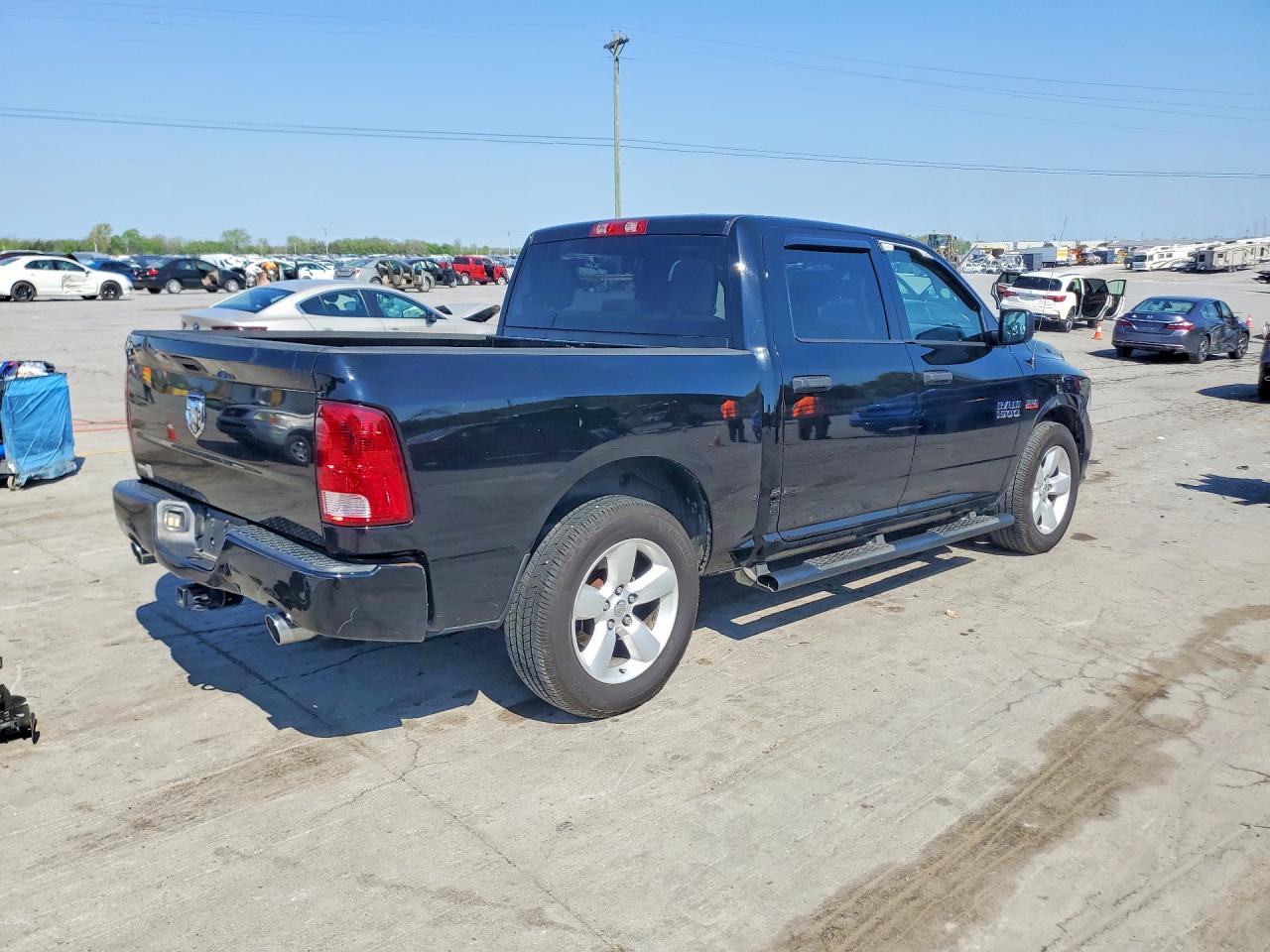 2014 RAM 1500 ST photo 5