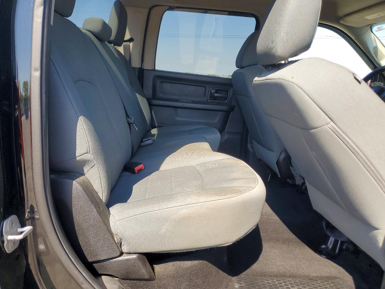 2014 RAM 1500 ST photo 19