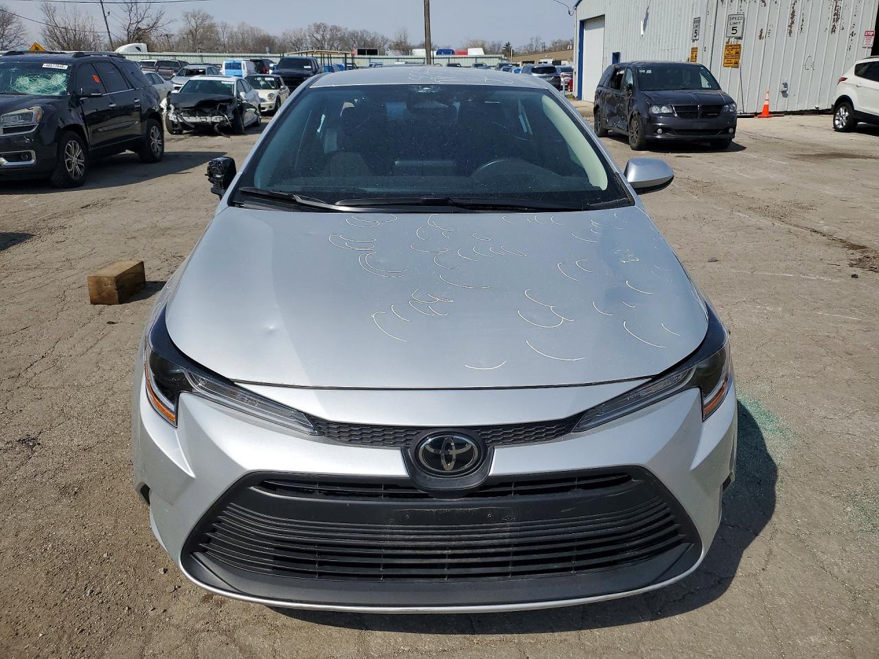 2025 TOYOTA COROLLA LE photo 5
