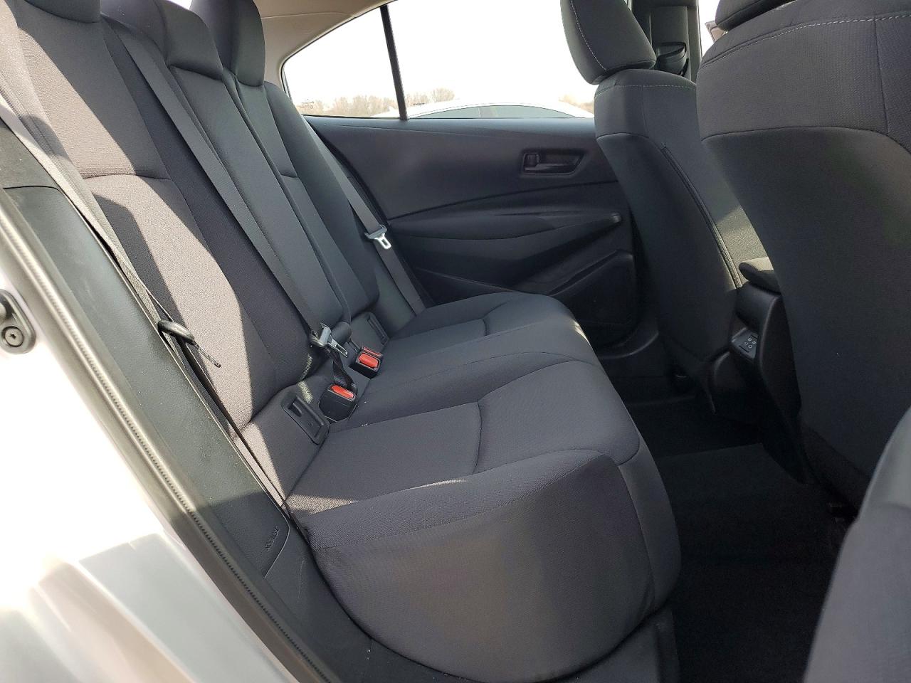 2025 TOYOTA COROLLA LE photo 10