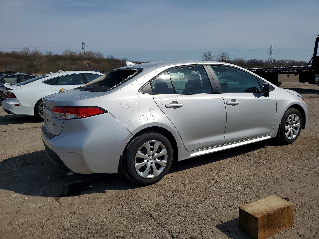 2025 TOYOTA COROLLA LE photo 3