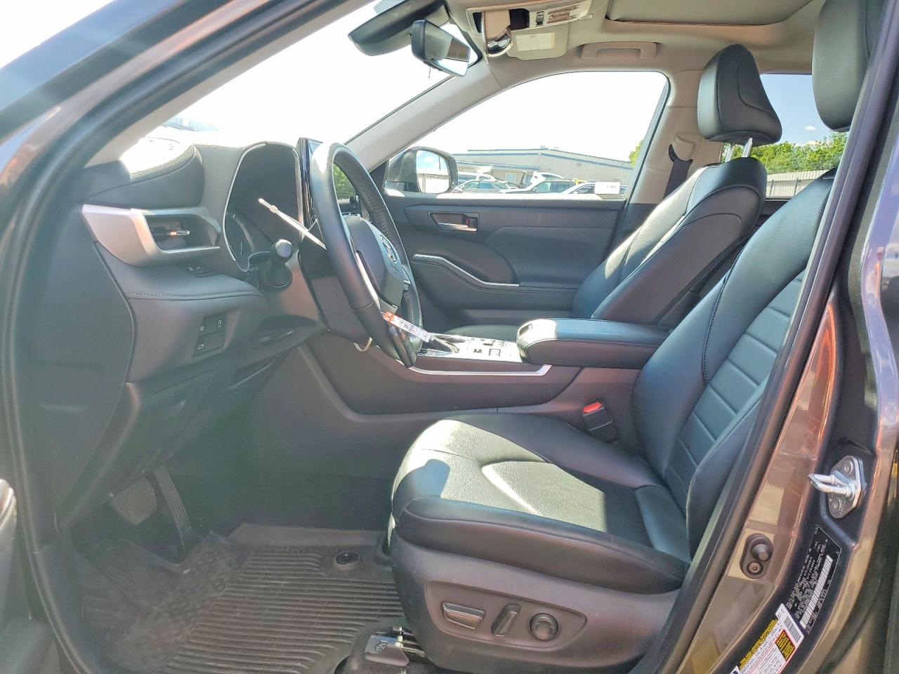 2024 TOYOTA HIGHLANDER XLE photo 19