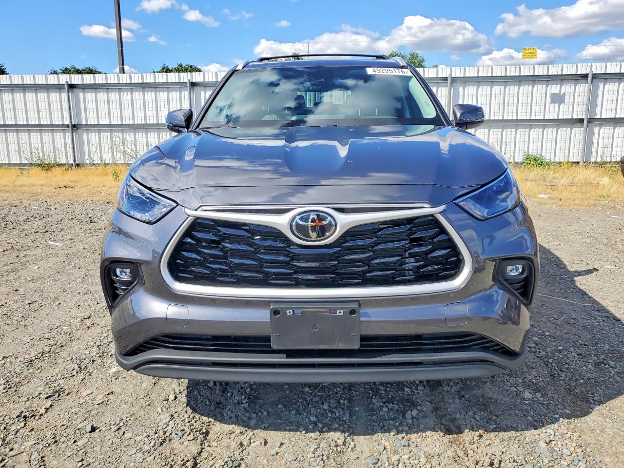 2024 TOYOTA HIGHLANDER XLE photo 13