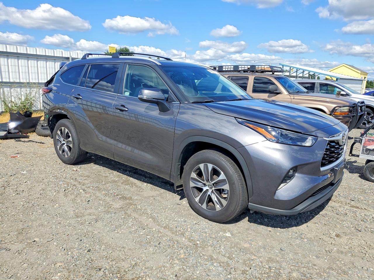 2024 TOYOTA HIGHLANDER XLE photo 10